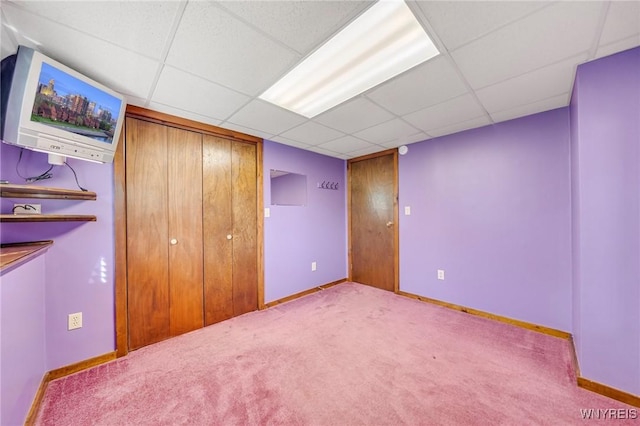 2350 Quaker Rd, Hartland, NY 14067 - unfurnished bedroom featuring carpet, baseboards, a paneled ceiling, and a closet