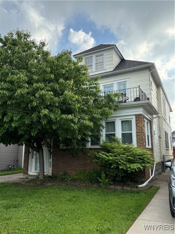 46 Cunard Rd, Buffalo, NY 14216 - traditional style home with a balcony, a front yard, and brick siding