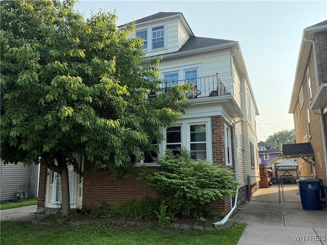 46 Cunard Rd, Buffalo, NY 14216 - view of front facade with a balcony