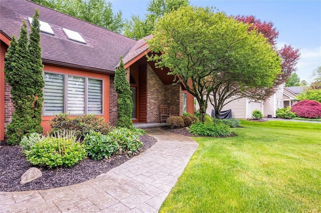 41 Pond Valley Cir, Penfield, NY 14526 - view of front of home with a front lawn, brick siding, and roof with shingles