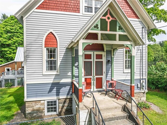 28 Bridge St, Albion, NY 13302 - view of front of house with a front lawn
