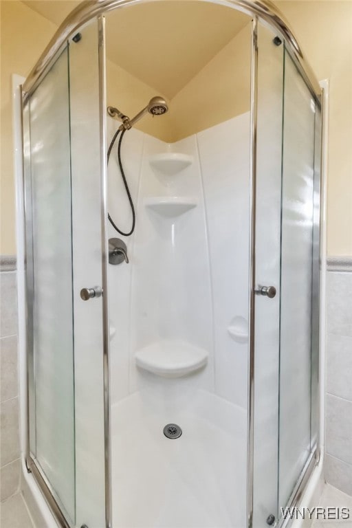 29 Brunck Rd, Lancaster, NY 14086 - full bathroom featuring a shower stall