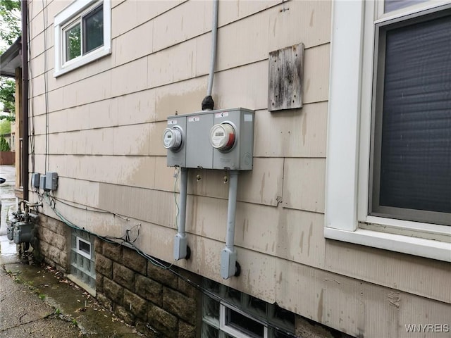 237 Tremont St, North Tonawanda, NY 14120 - exterior view of electric meter and gas meter