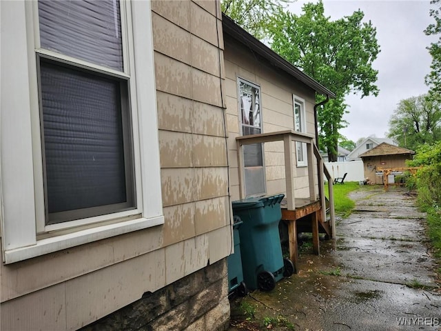 237 Tremont St, North Tonawanda, NY 14120 - view of side of home
