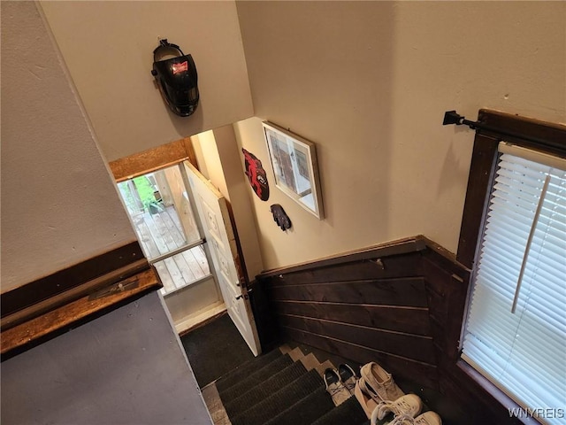 237 Tremont St, North Tonawanda, NY 14120 - view of stairway