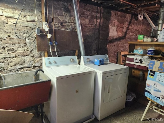 158 Keil St, North Tonawanda, NY 14120 - washroom with independent washer and dryer