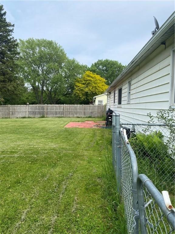 6 Gemini Cir, Gates, NY 14606 - view of yard