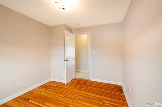 80 Hilton Blvd, Amherst, NY 14226 - empty room featuring light wood-style flooring and baseboards