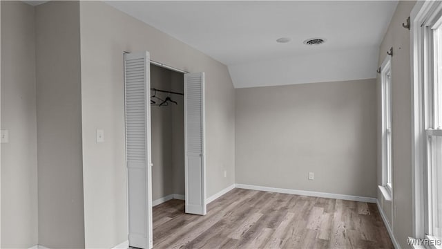 318 14th St, Buffalo, NY 14213 - unfurnished bedroom featuring light wood-style floors, a closet, baseboards, and vaulted ceiling