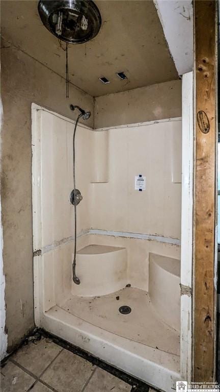 380 Ontario St, Lockport-City, NY 14094 - full bathroom featuring a shower