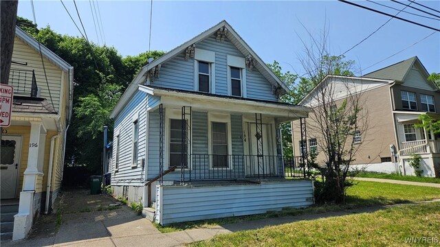 198 Mulberry St, Buffalo, NY 14204 - view of front of house featuring covered porch and a front yard
