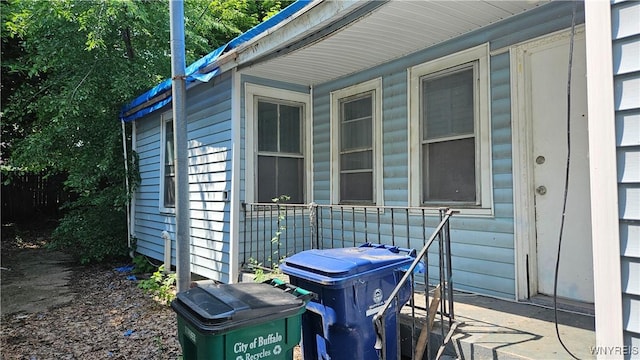 198 Mulberry St, Buffalo, NY 14204 - view of side of property with covered porch