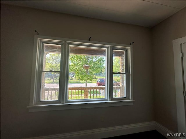 325 Rhode Island St, Buffalo, NY 14213 - view of spare room