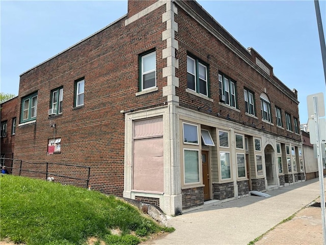 571 Lake Ave, Rochester, NY 14613 - view of building exterior