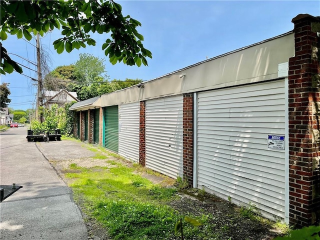 571 Lake Ave, Rochester, NY 14613 - view of garage
