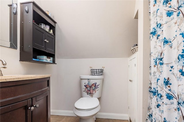 2703 Lembke Rd, Arcadia, NY 14489 - full bathroom with vanity, toilet, baseboards, and a shower with shower curtain