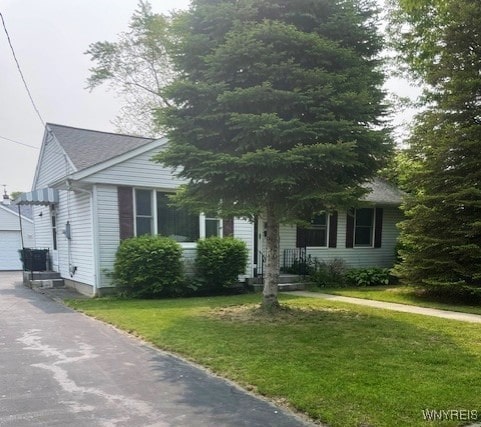 1003 98th St, Niagara Falls, NY 14304 - view of front of home featuring a front lawn