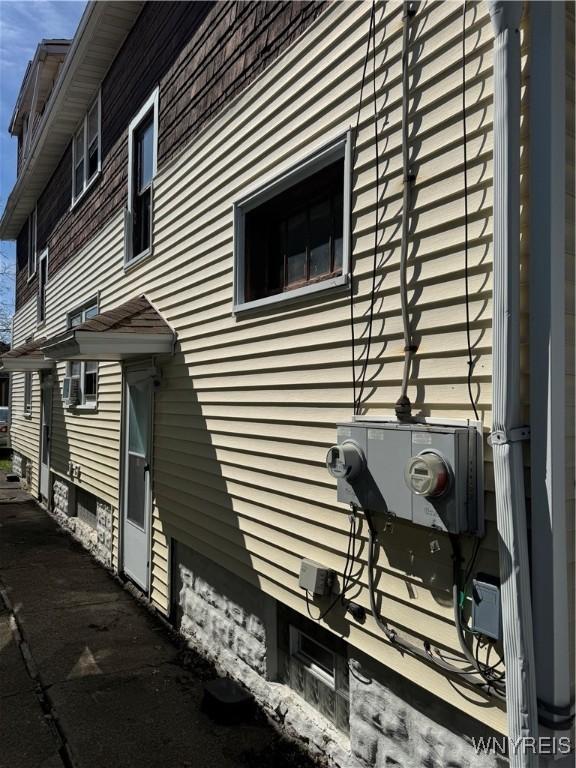 44 Freeman St, Buffalo, NY 14215 - view of side of property