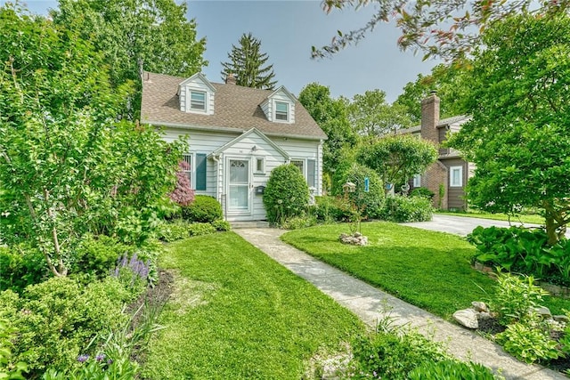 350 Colebourne Rd, Rochester, NY 14609 - new england style home with a front lawn