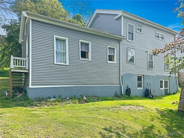4 Park Rd W, Castile, NY 14427 - view of side of property with a yard