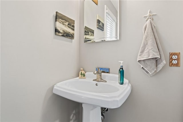 193 Floral Dr, Irondequoit, NY 14617 - bathroom featuring a sink