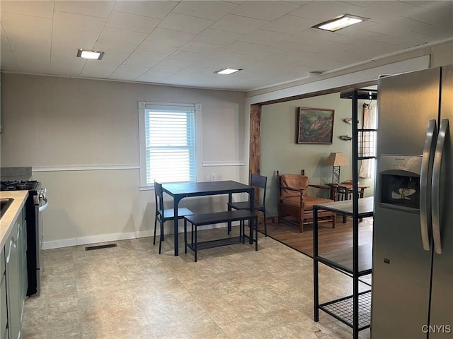 207 E Elm St, Oneida-Inside, NY 13421 - dining area featuring baseboards