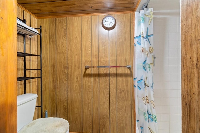 141 W Pearl St, Arcadia, NY 14513 - full bathroom featuring a shower with shower curtain, toilet, wood ceiling, and wooden walls