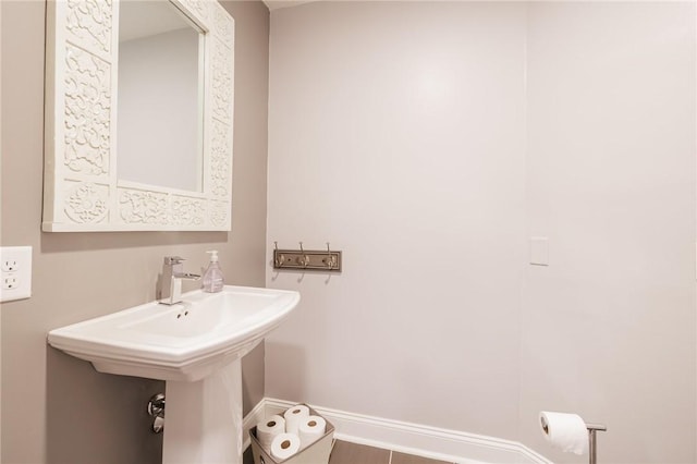 74 Broadmoor Trl, Perinton, NY 14450 - bathroom featuring baseboards and a sink