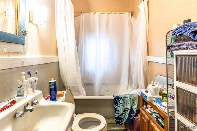 110 10th St, Buffalo, NY 14201 - bathroom featuring toilet, shower / tub combo, and a sink