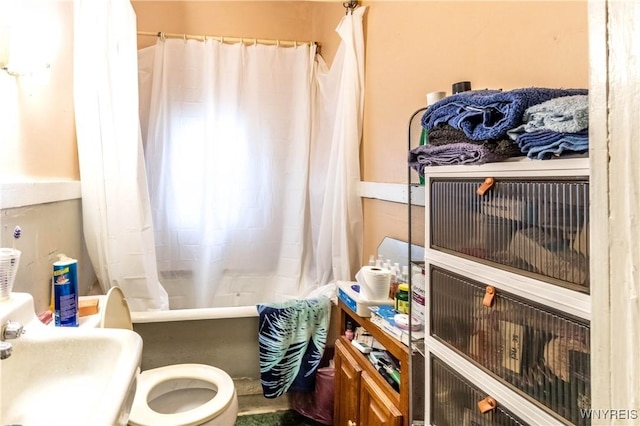 110 10th St, Buffalo, NY 14201 - full bath with toilet and shower / bath combo