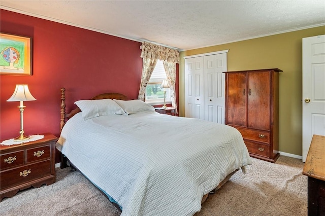 75 Red Rock Cir, Greece, NY 14626 - bedroom featuring carpet, a closet, crown molding, a textured ceiling, and baseboards