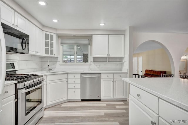 61 Caesar Blvd, Amherst, NY 14221 - kitchen with stainless steel appliances, a sink, light wood-style floors, light countertops, and recessed lighting