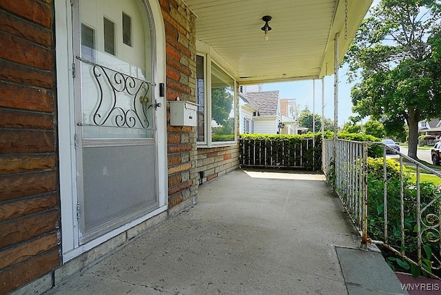 2927 S Ave, Niagara Falls, NY 14305 - view of covered porch