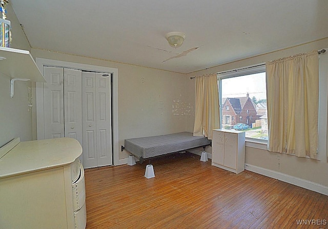2927 S Ave, Niagara Falls, NY 14305 - bedroom featuring light wood finished floors, baseboards, and a closet