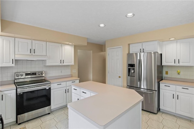 106 Shingle Landing Dr, Irondequoit, NY 14609 - kitchen featuring stainless steel appliances, under cabinet range hood, a center island, light countertops, and recessed lighting