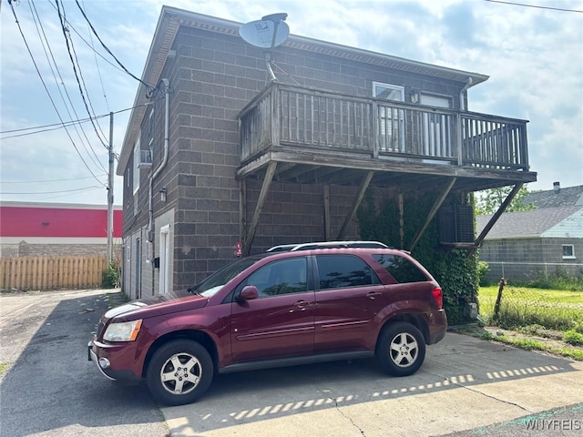 639 17th St, Niagara Falls, NY 14301 - view of home's exterior with a balcony