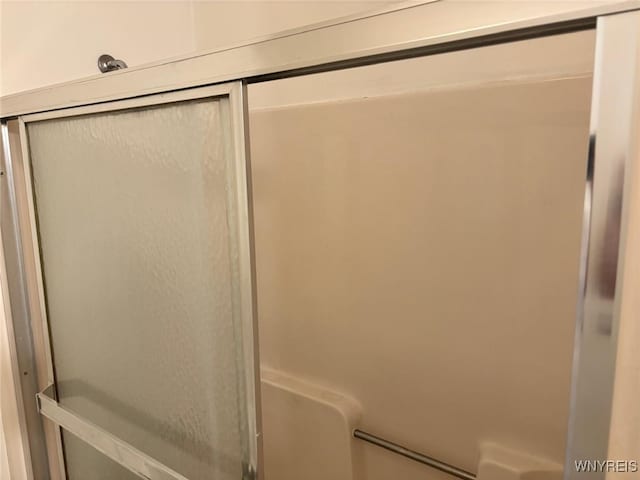 639 17th St, Niagara Falls, NY 14301 - bathroom featuring an enclosed shower