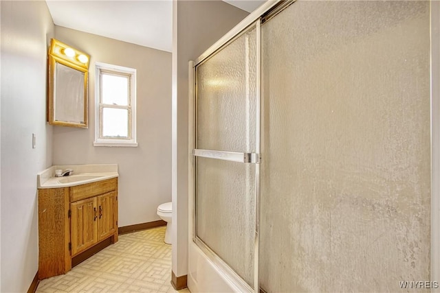 639 17th St, Niagara Falls, NY 14301 - full bath featuring vanity, toilet, and baseboards
