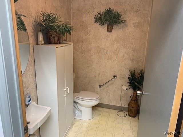639 17th St, Niagara Falls, NY 14301 - bathroom featuring tile patterned floors, toilet, and baseboards