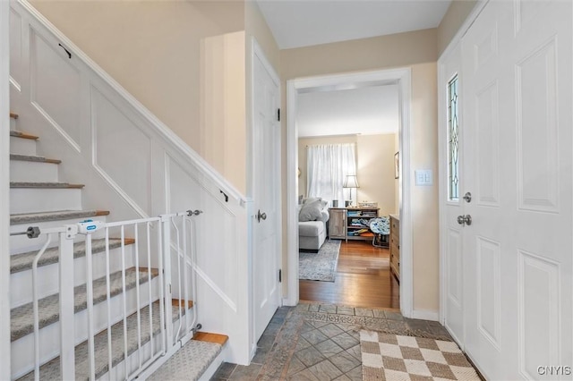 101 Doll Pkwy, Syracuse, NY 13214 - foyer featuring stairs