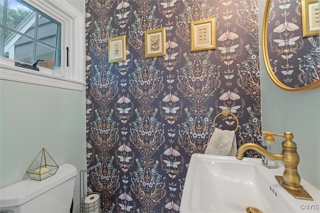 101 Doll Pkwy, Syracuse, NY 13214 - half bathroom with toilet and a sink