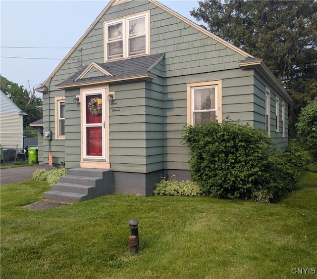 311 Raphael Ave, Salina, NY 13211 - bungalow-style home featuring a front lawn