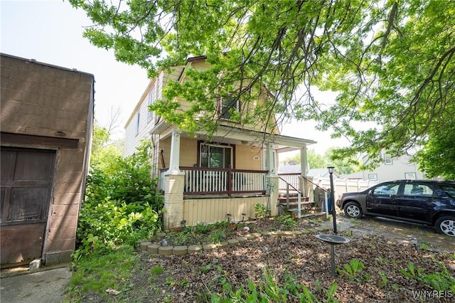 639 36th St, Niagara Falls, NY 14301 - view of front facade with a porch