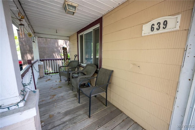 639 36th St, Niagara Falls, NY 14301 - view of wooden porch