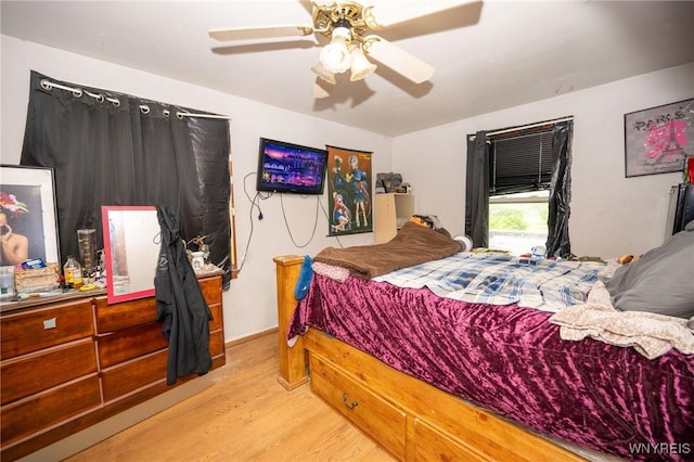 639 36th St, Niagara Falls, NY 14301 - bedroom featuring wood finished floors and ceiling fan