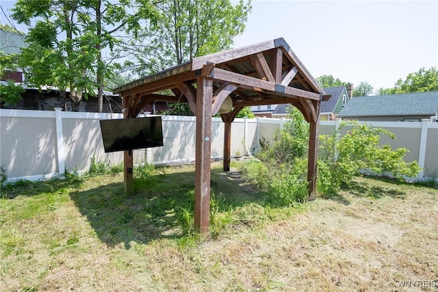 639 36th St, Niagara Falls, NY 14301 - view of yard