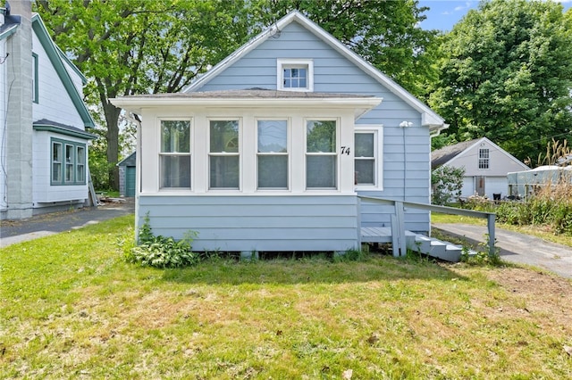 74 Clearview Rd, Greece, NY 14616 - bungalow with a front yard