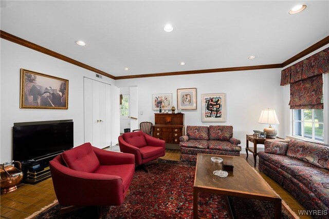 88 Middlesex Rd, Buffalo, NY 14216 - living room with recessed lighting and ornamental molding