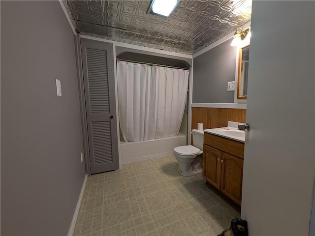 135 Hedgehog Ln, Bradford Town, PA 16701 - bathroom with an ornate ceiling, vanity, toilet, and shower / bath combo with shower curtain