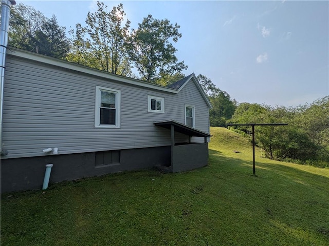 135 Hedgehog Ln, Bradford Town, PA 16701 - view of property exterior with a lawn